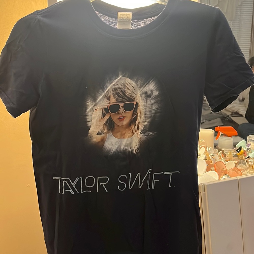 Taylor swift tour shirt